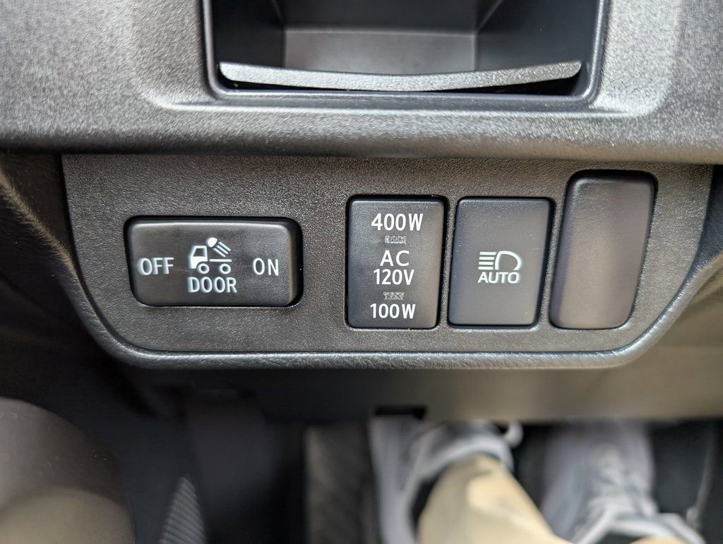 Used 2018 Toyota Tacoma Limited image 19