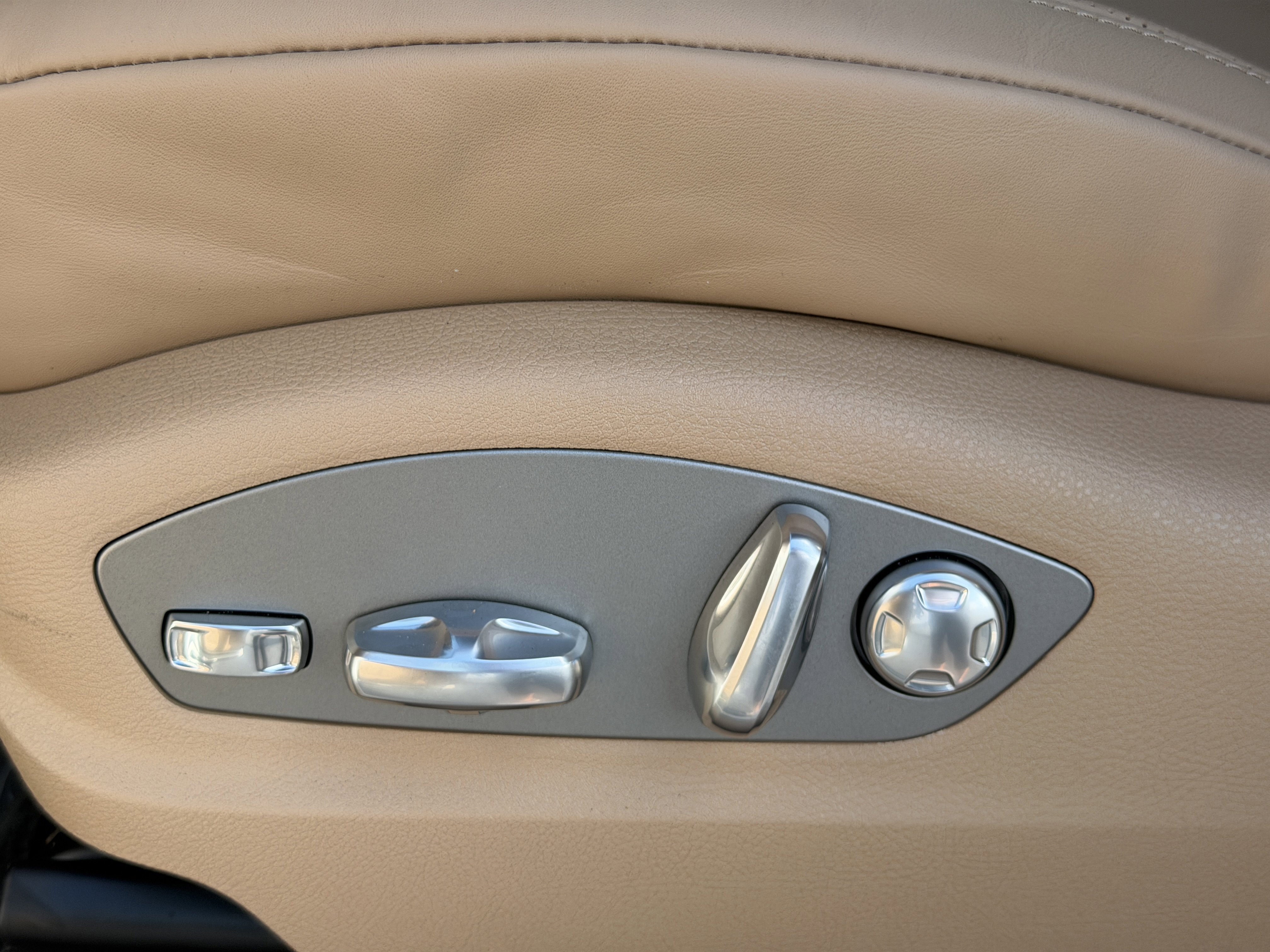 New 2025 Porsche Macan image 23