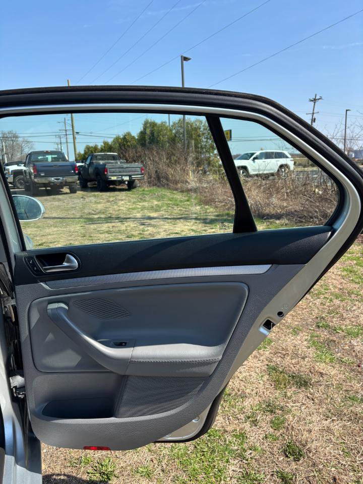 Used 2009 Volkswagen Jetta SE FWD image 24
