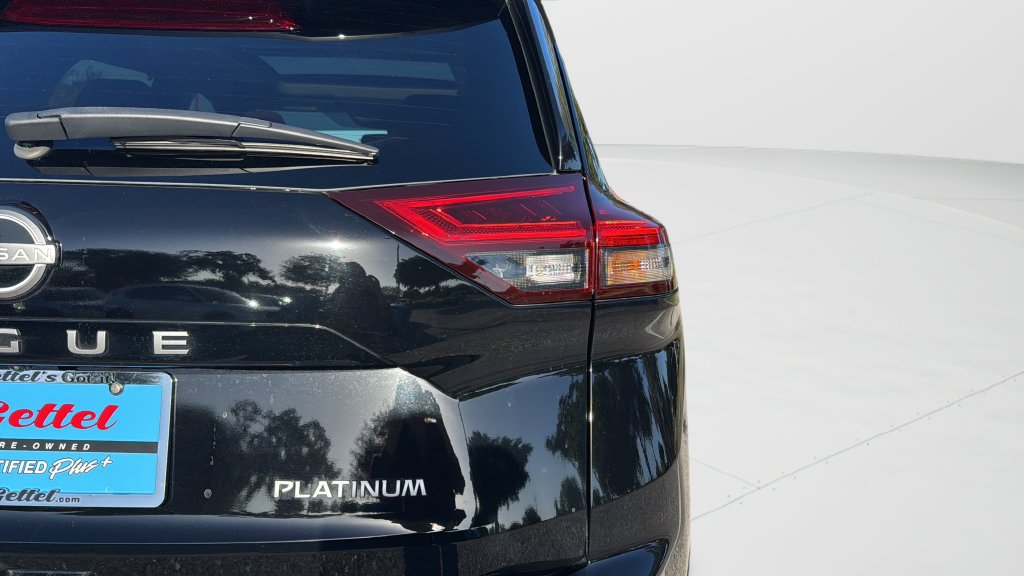 Used 2025 Nissan Rogue Platinum w/ Tech Package FWD image 38