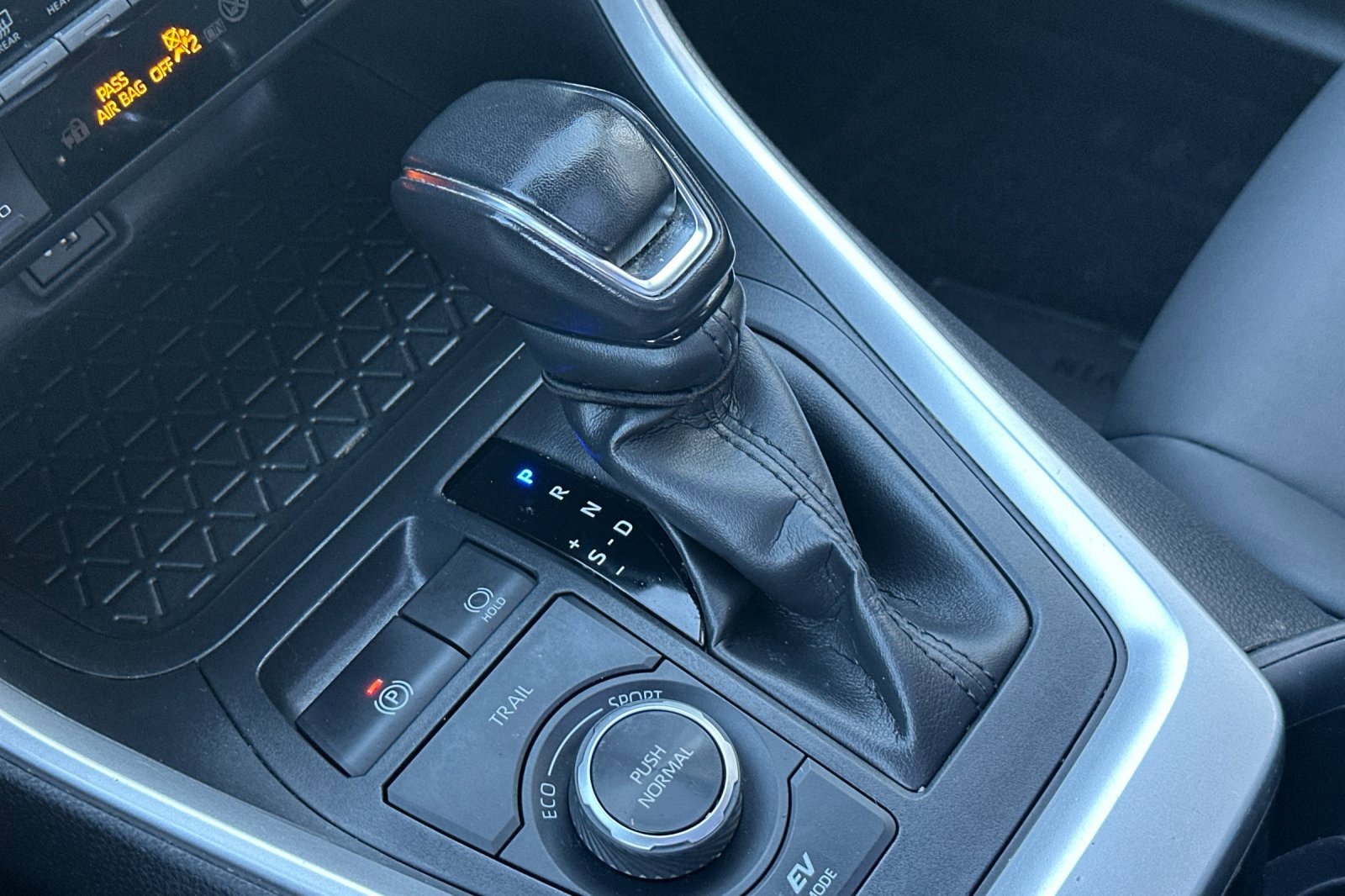 Used 2023 Toyota RAV4 XLE Premium image 21