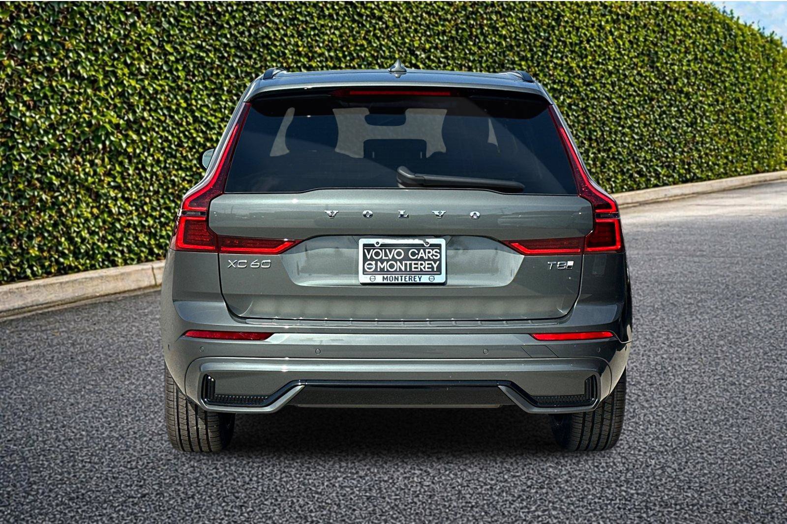 New 2026 Volvo XC60 T8 Plus w/ Climate Package PRO AWD/4WD image 5