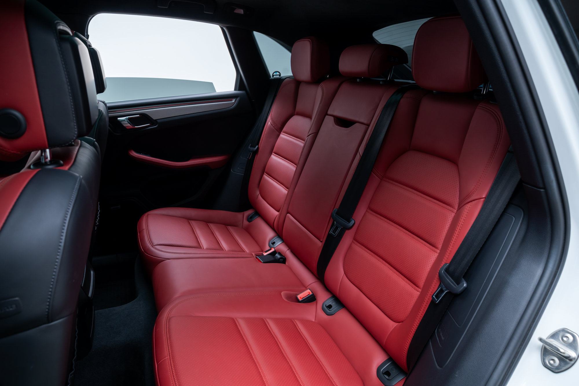 Used 2015 Porsche Macan Turbo AWD/4WD image 26