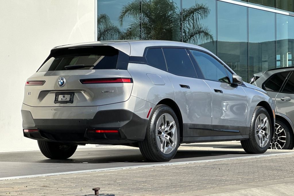 Used 2023 BMW iX xDrive50 image 3