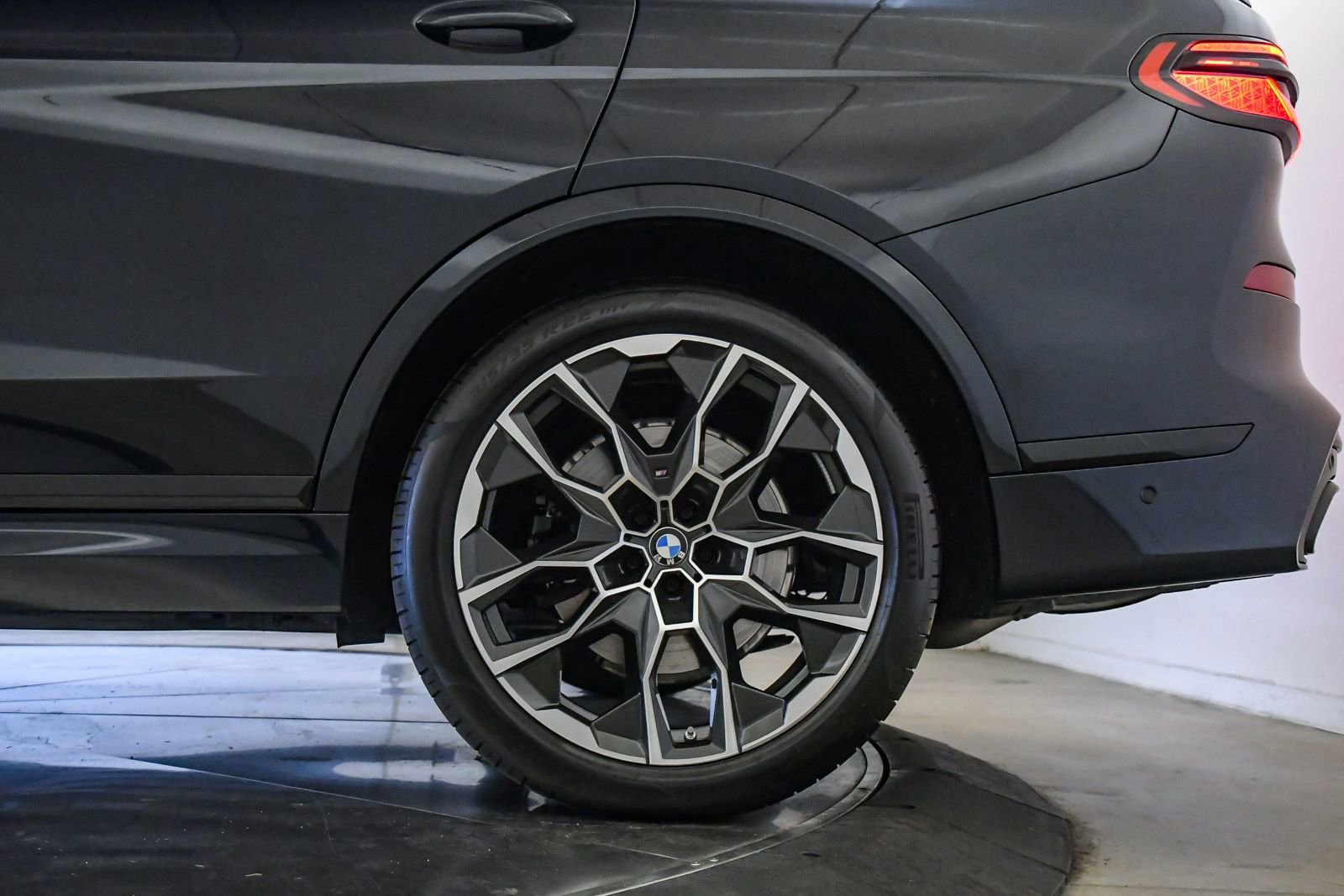 Used 2026 BMW X7 xDrive40i w/ M Sport Package AWD/4WD image 10