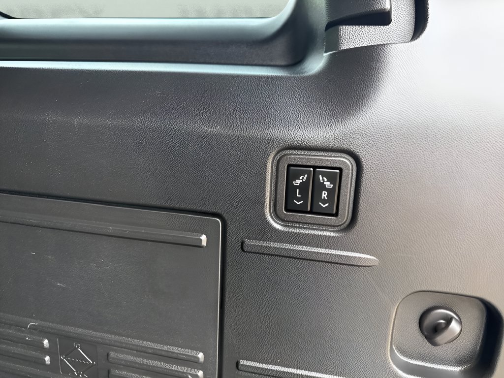 Used 2024 GMC Hummer EV 2X AWD/4WD image 32