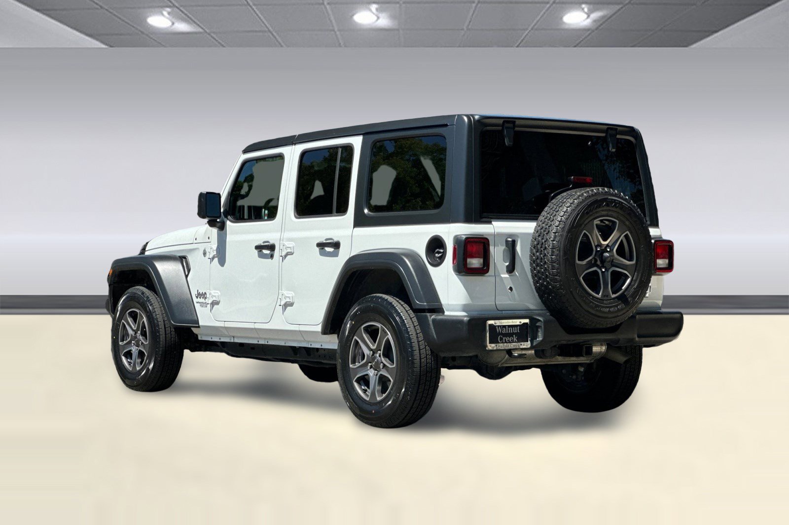 Used 2018 Jeep Wrangler Unlimited Sport S AWD/4WD image 3