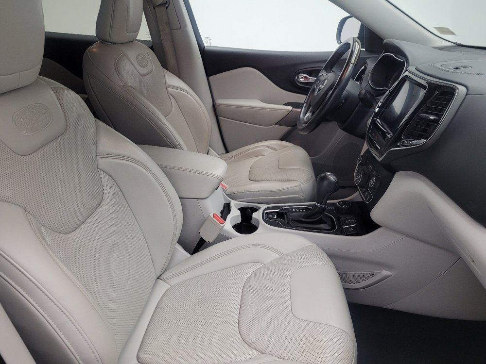 Used 2019 Jeep Cherokee Overland w/ Technology Group image 21