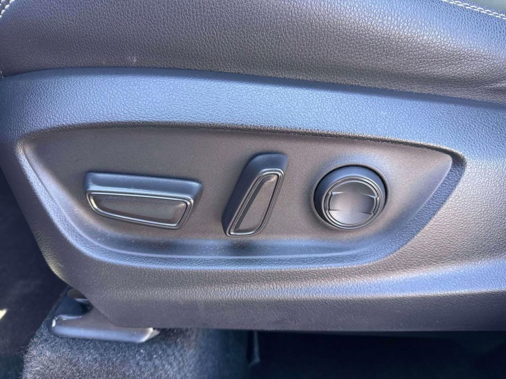 Used 2023 Toyota Corolla Cross XLE w/ Convenience Package image 14