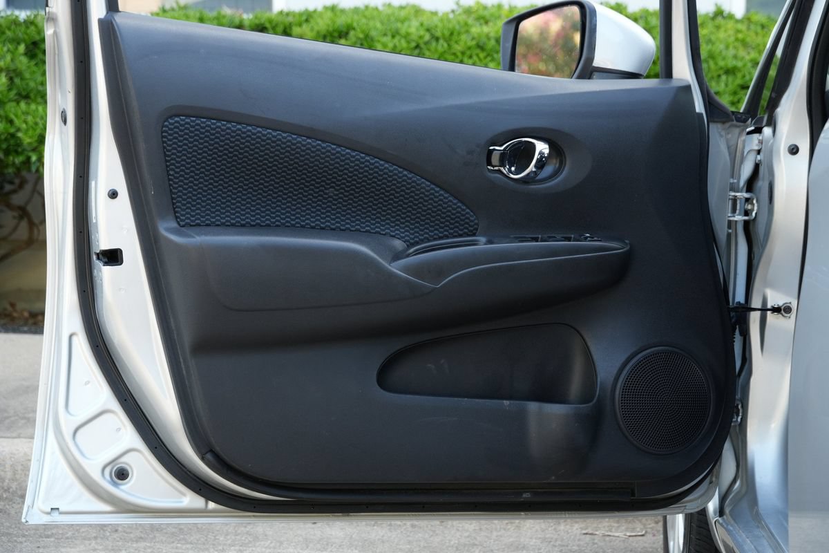 Used 2015 Nissan Versa Note SV FWD image 36