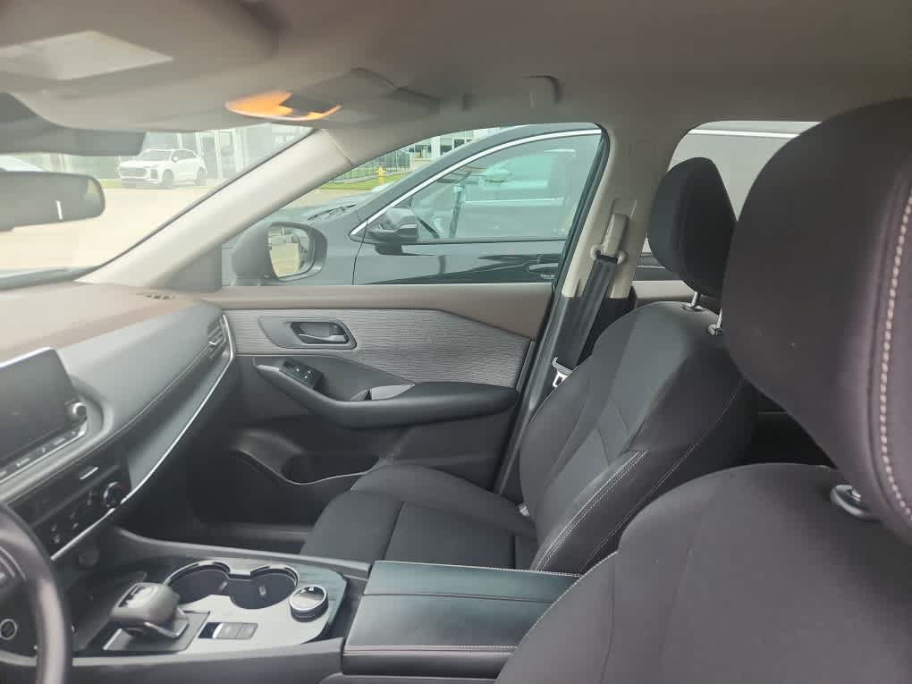 Used 2023 Nissan Rogue S AWD/4WD image 10