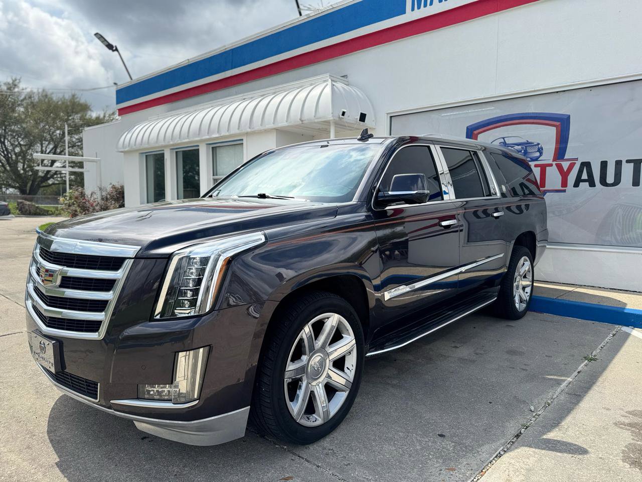 Used 2016 Cadillac Escalade ESV Luxury AWD/4WD image 12