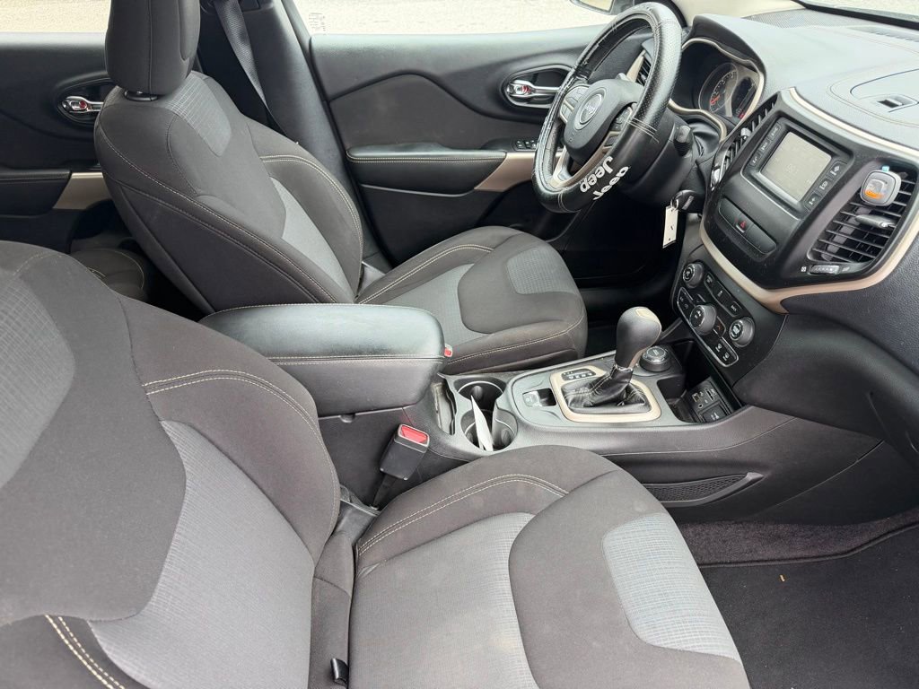 Used 2017 Jeep Cherokee Latitude w/ Trailer Tow Group image 16