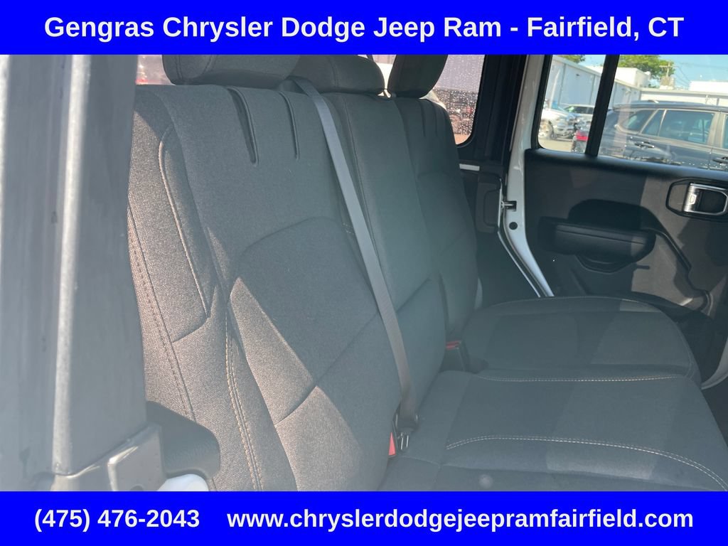 Used 2024 Jeep Wrangler Unlimited w/ Convenience Group AWD/4WD image 29