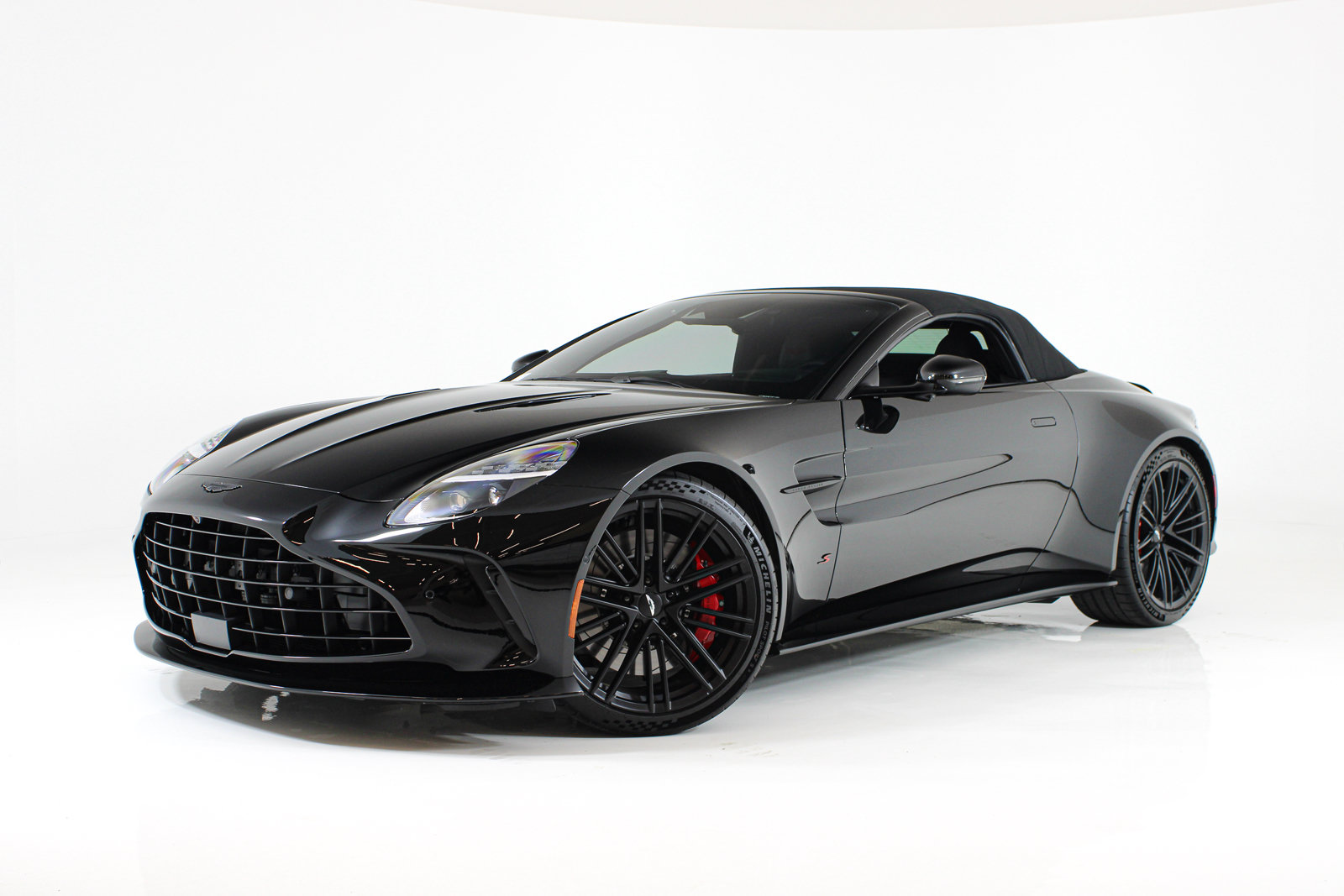 Used 2026 Aston Martin V8 Vantage S RWD image 68