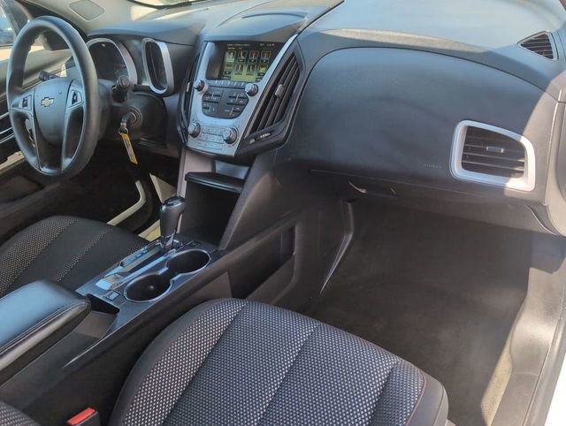 Used 2017 Chevrolet Equinox LS image 25