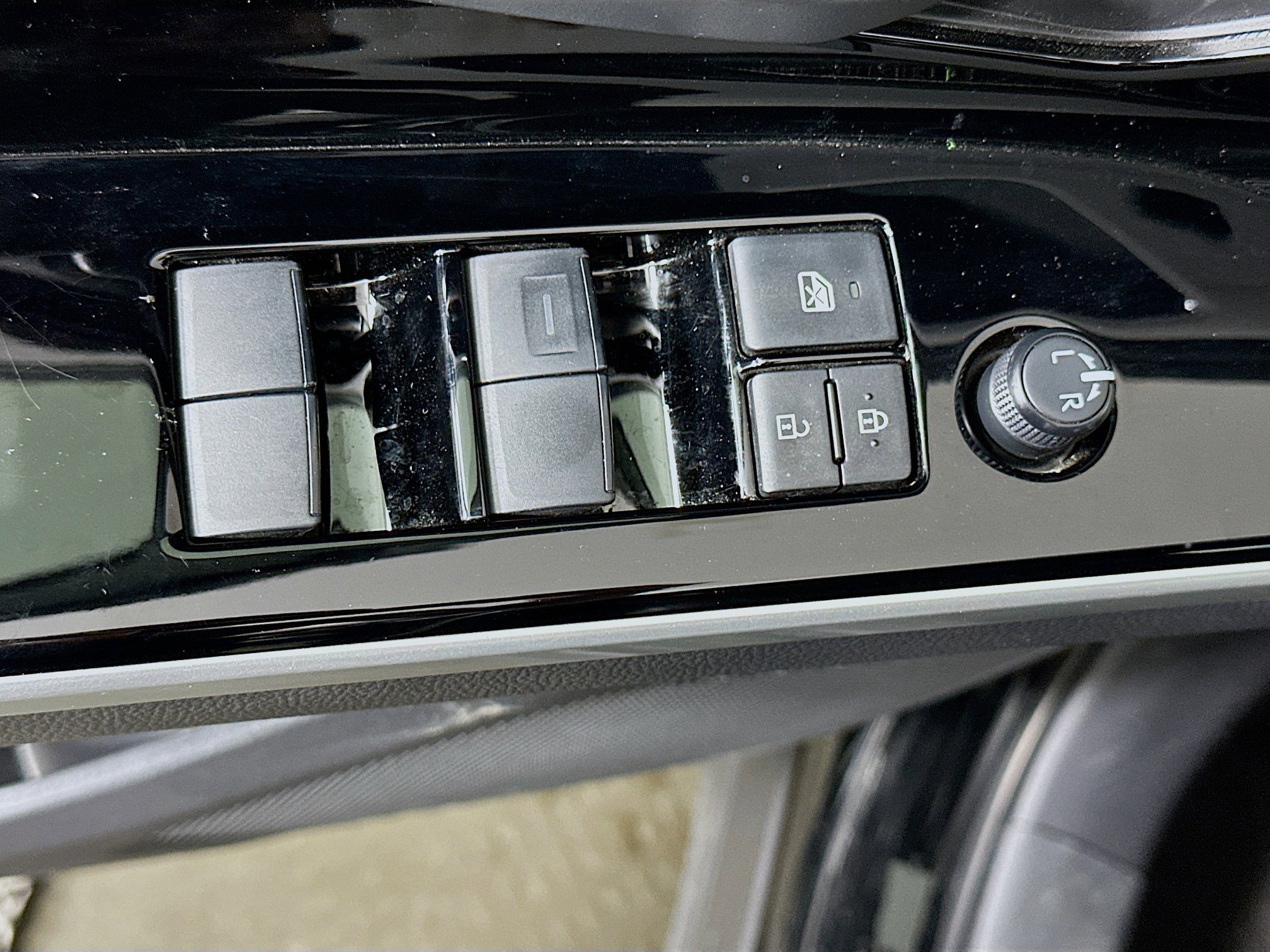 Used 2025 Toyota bZ4X AWD w/ Weather Package image 15