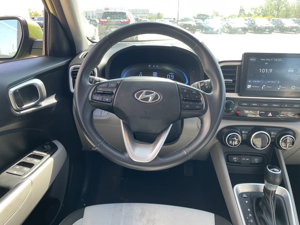 Used 2024 Hyundai Venue SEL FWD image 13