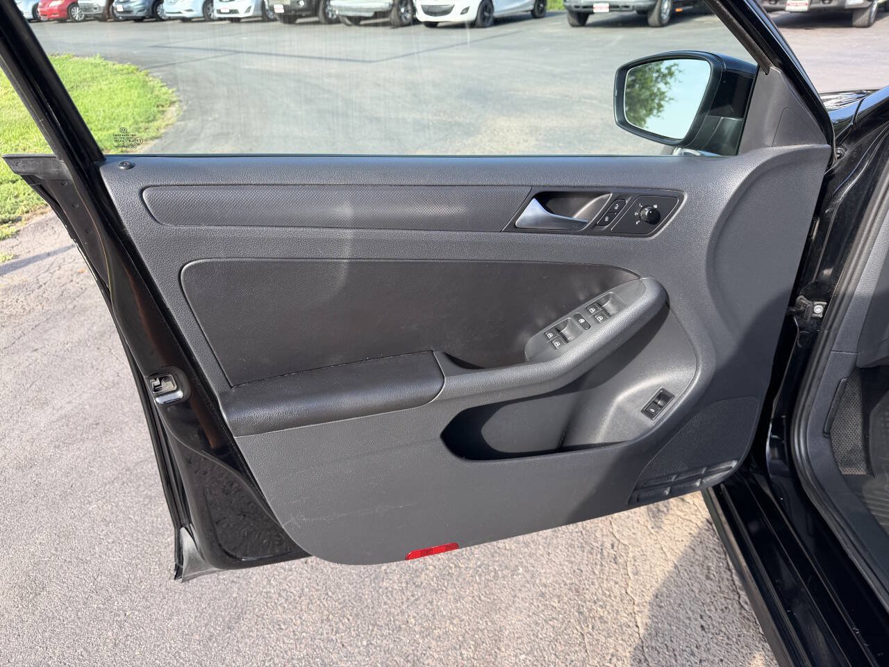 Used 2012 Volkswagen Jetta SE FWD image 13