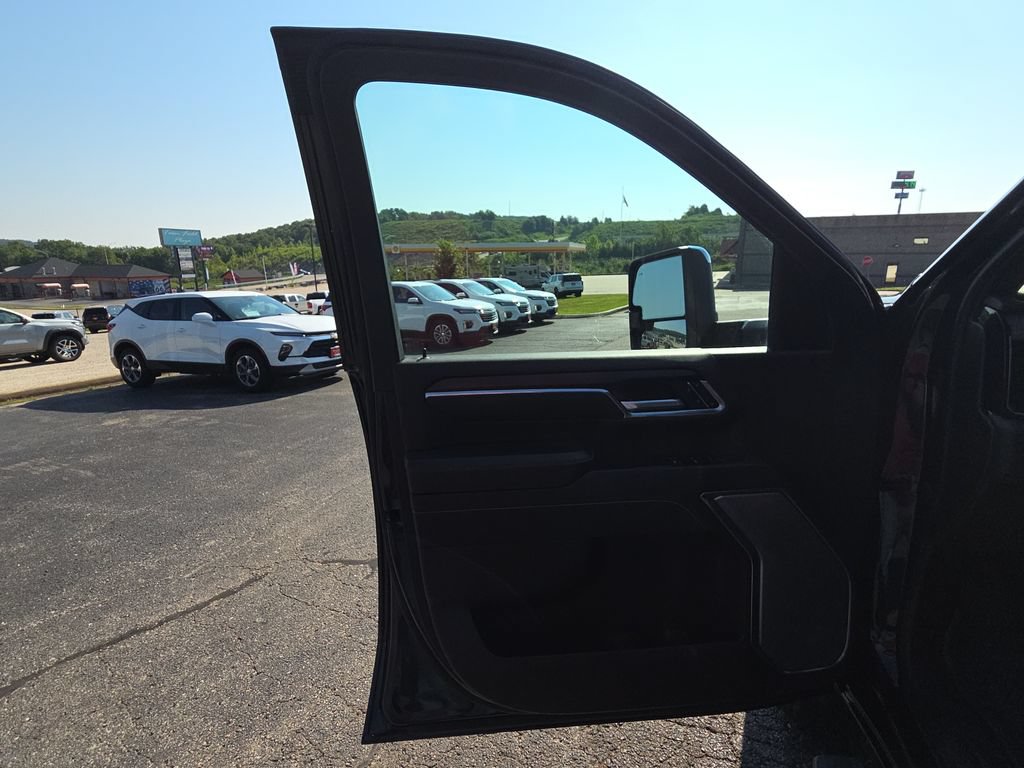 Used 2025 GMC Sierra 2500 Denali AWD/4WD image 14