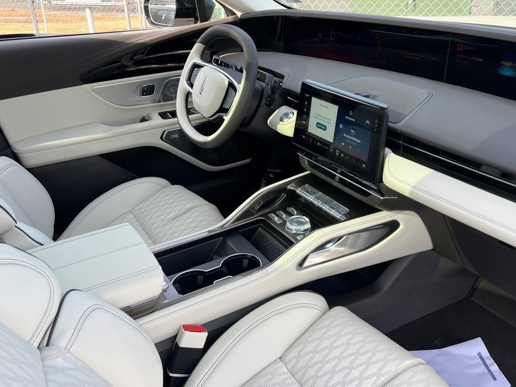 New 2026 Lincoln Nautilus Black Label w/ Jet Appearance Package AWD/4WD image 9