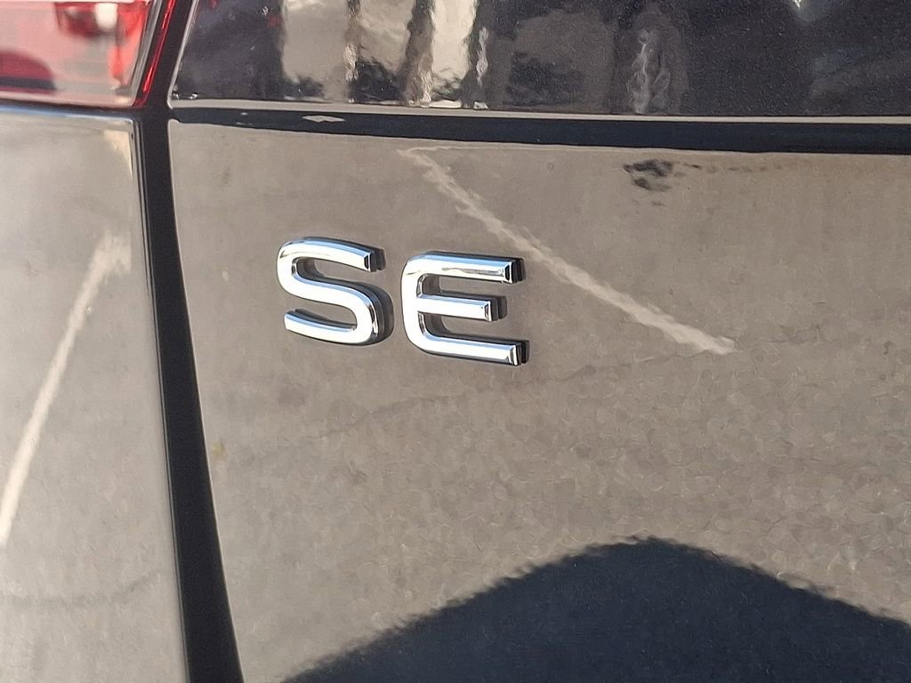 Used 2022 Volkswagen Tiguan SE image 31