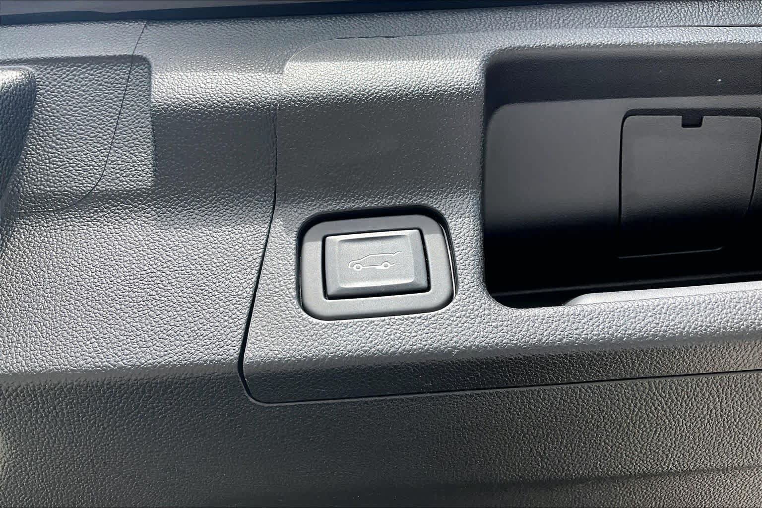 Used 2023 GMC Acadia Denali w/ Denali Ultimate Package FWD image 32