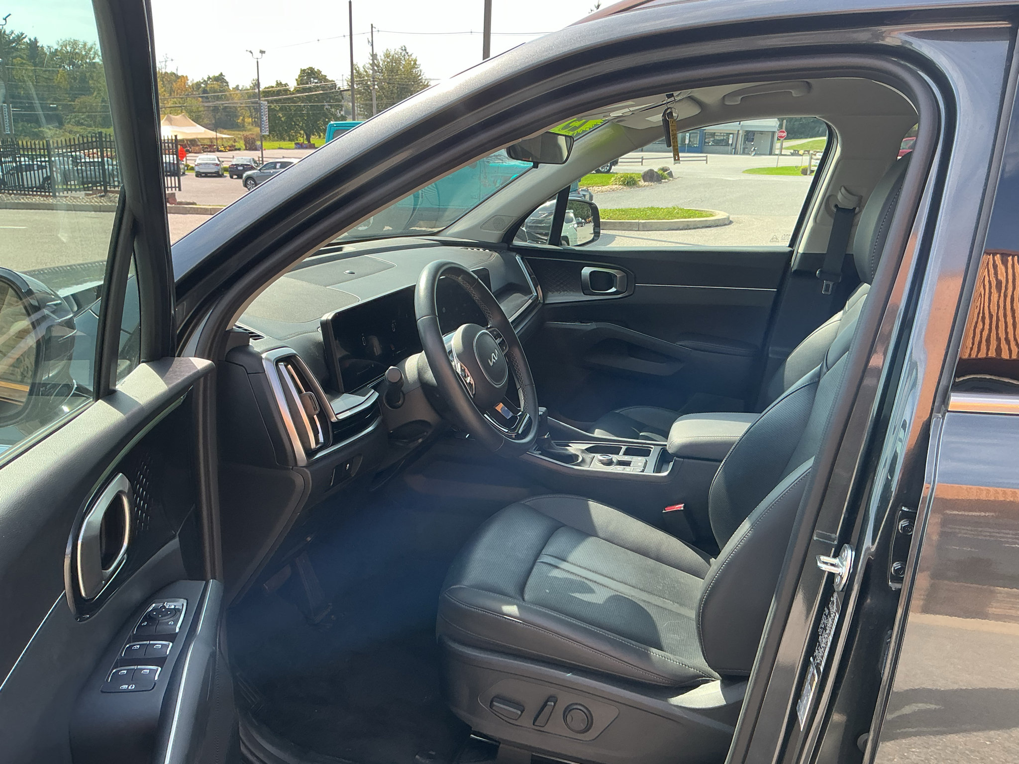 Used 2025 Kia Sorento S AWD/4WD image 12