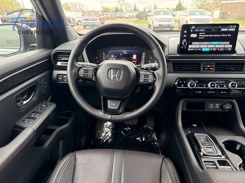 Used 2025 Honda Pilot Black Edition image 13