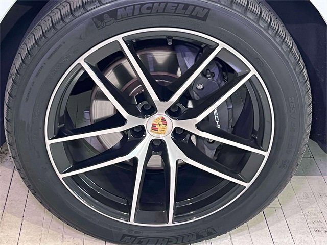 Used 2022 Porsche Macan w/ Premium Package Plus image 12