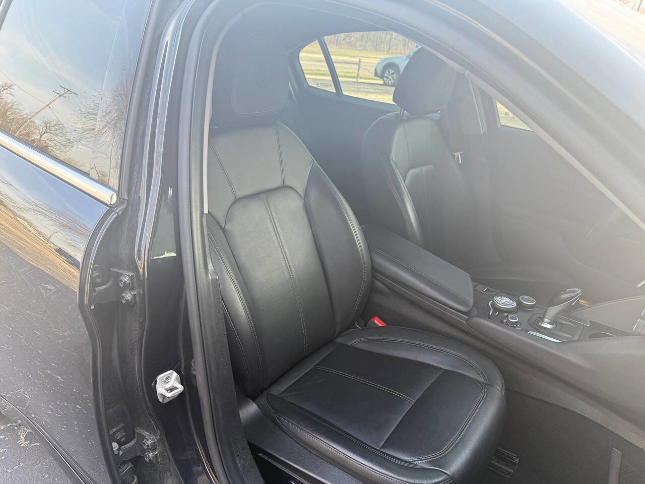 Used 2019 Alfa Romeo Giulia image 22