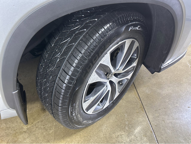 Used 2023 Toyota Highlander XLE image 14