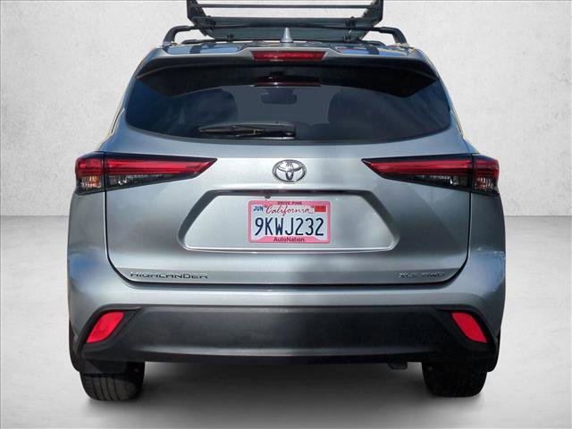 Used 2022 Toyota Highlander XLE AWD/4WD image 7