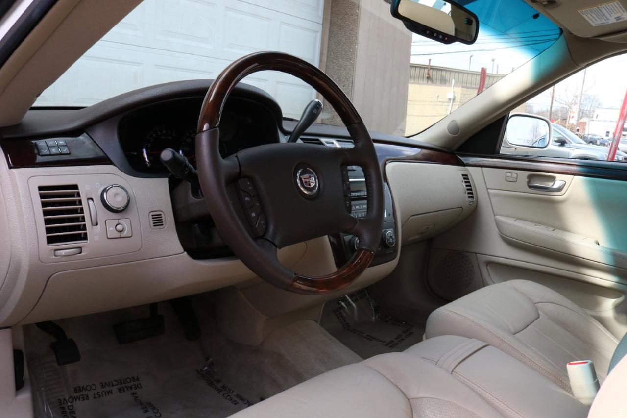 Used 2009 Cadillac DTS w/ Sun And Sound Package image 23