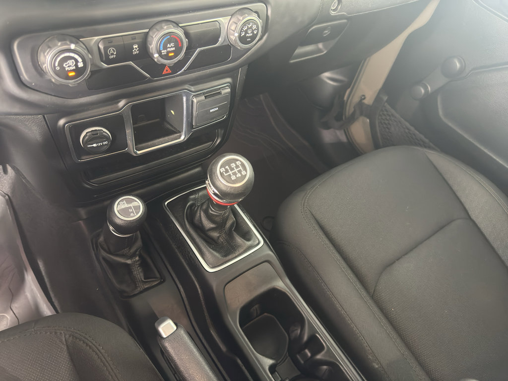 Used 2020 Jeep Gladiator Sport image 25