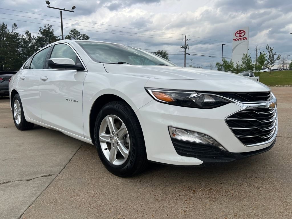Used 2024 Chevrolet Malibu LT image 1