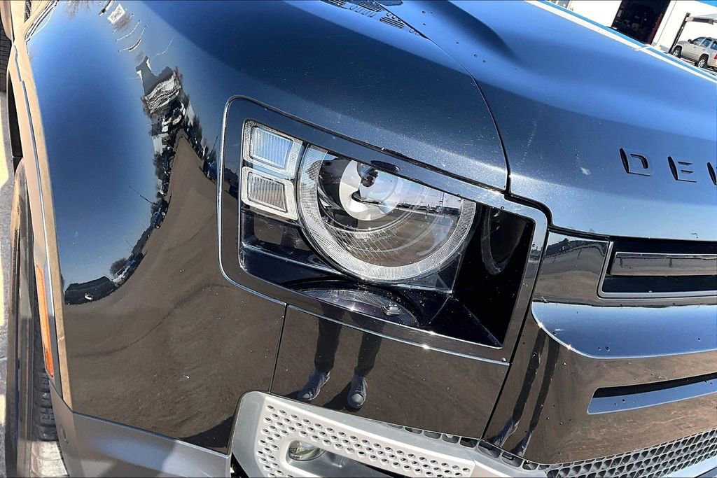 Used 2025 Land Rover Defender 110 S image 30