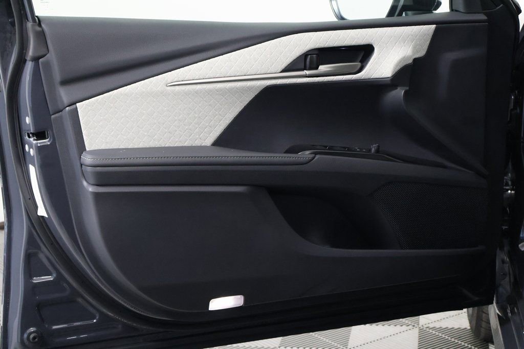 Used 2026 Toyota Camry XLE AWD/4WD image 12