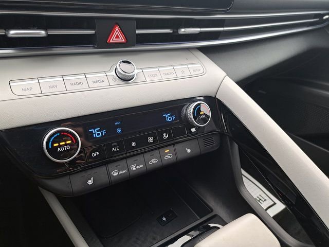 Used 2025 Hyundai Elantra Limited image 18