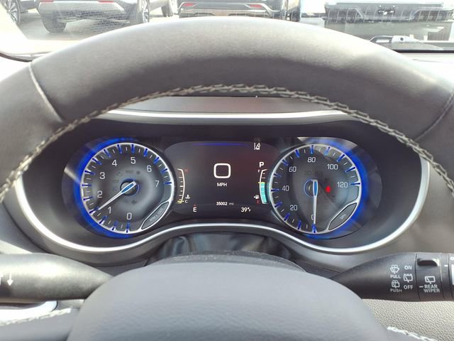 Used 2024 Chrysler Pacifica Touring-L FWD image 13