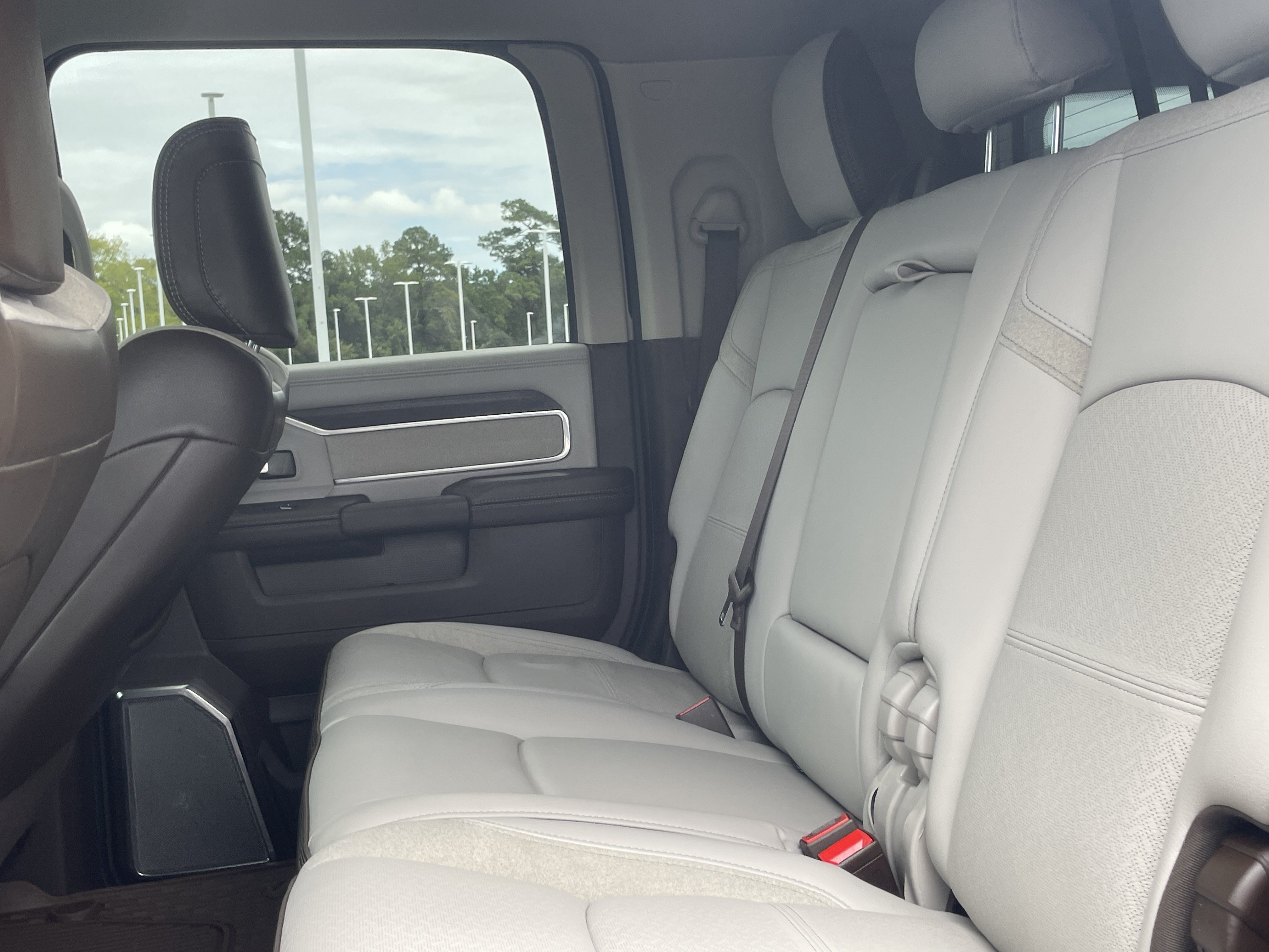 Used 2025 RAM 3500 Laramie AWD/4WD image 26