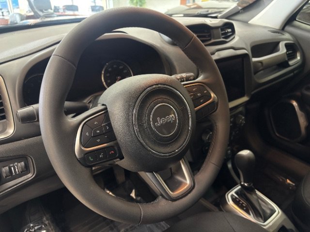 Used 2022 Jeep Renegade Latitude AWD/4WD image 8