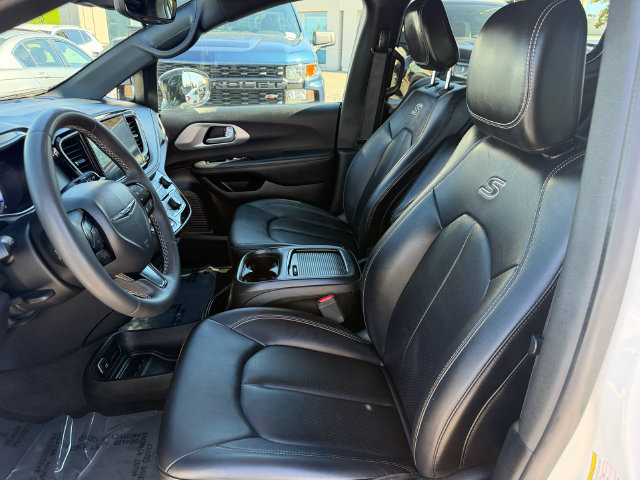 Used 2024 Chrysler Pacifica Limited FWD image 12