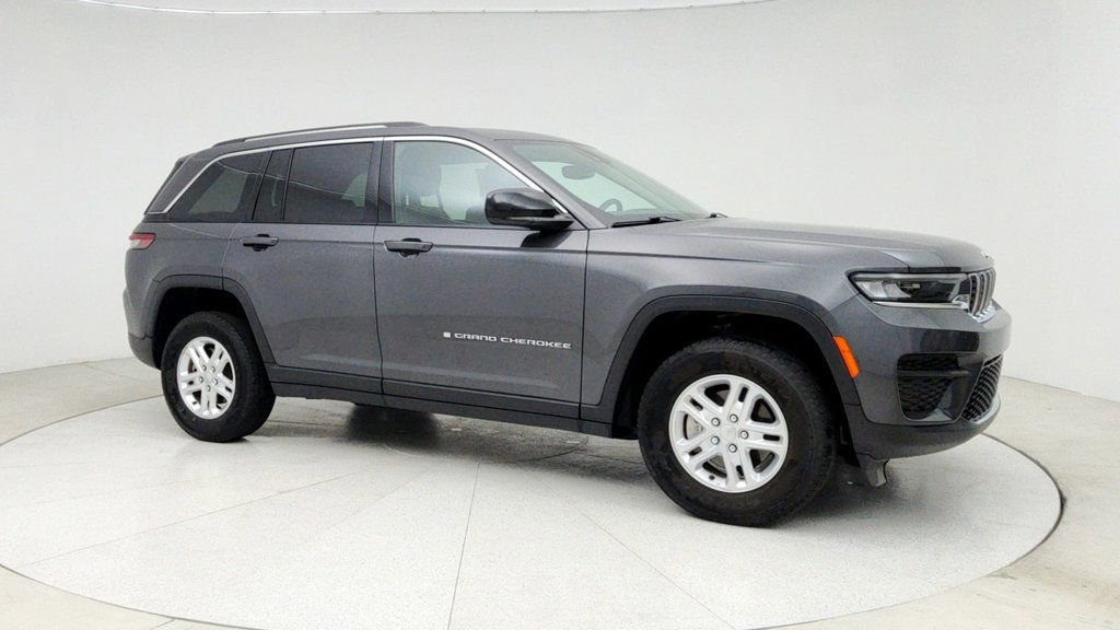 Used 2022 Jeep Grand Cherokee Laredo w/ Luxury Tech Group I image 3