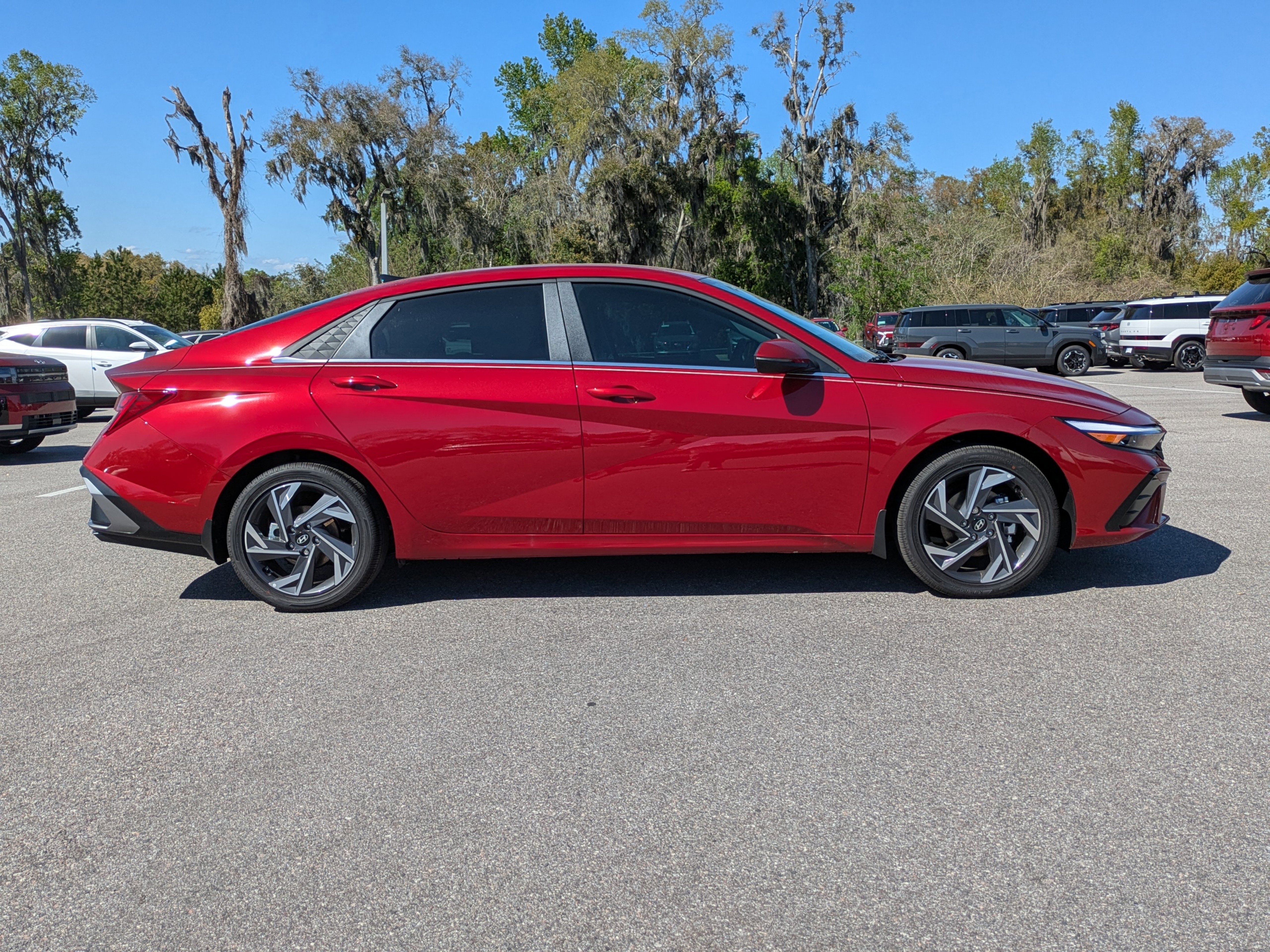 New 2025 Hyundai Elantra Limited image 3