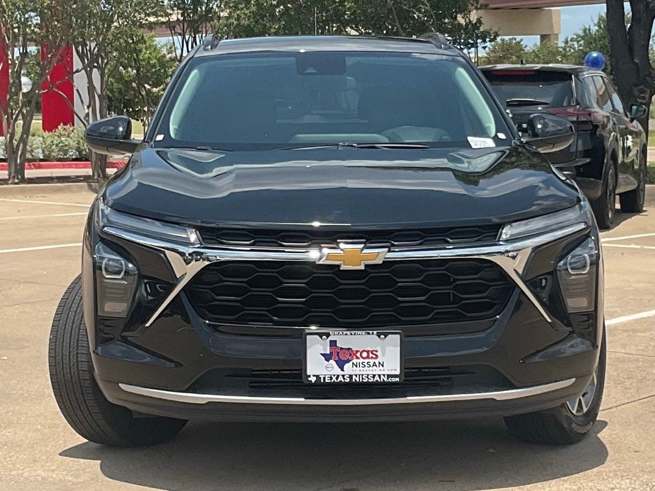 Used 2025 Chevrolet Trax LT FWD image 2