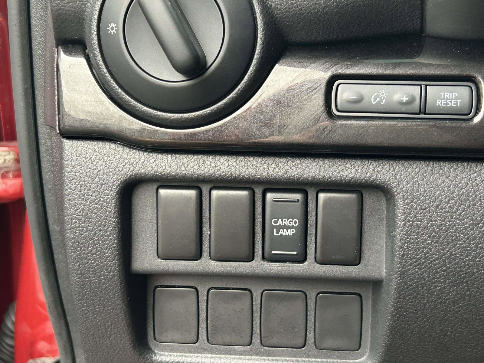 Used 2019 Nissan Titan SV image 17