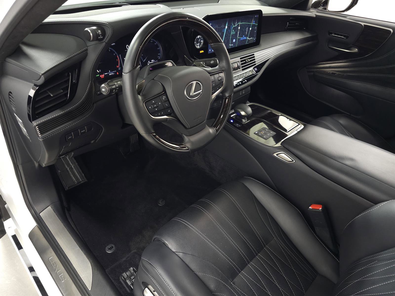 Used 2024 Lexus LS 500 AWD w/ Luxury Package image 17