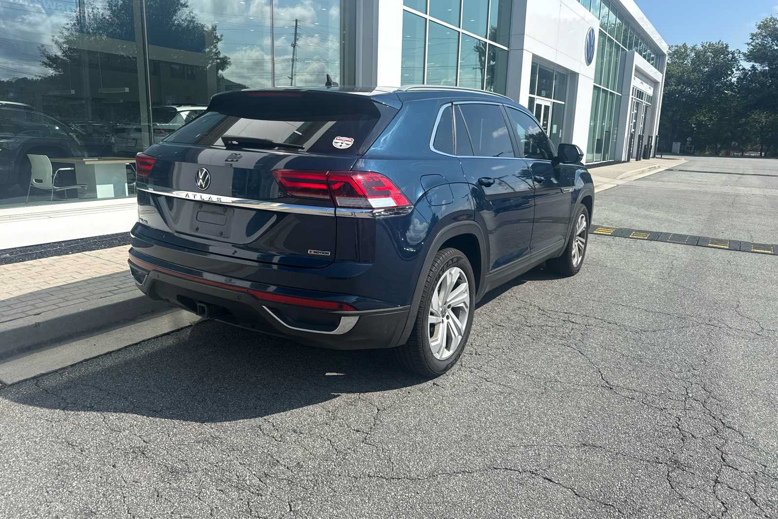 Used 2021 Volkswagen Atlas Cross Sport SEL AWD/4WD image 7
