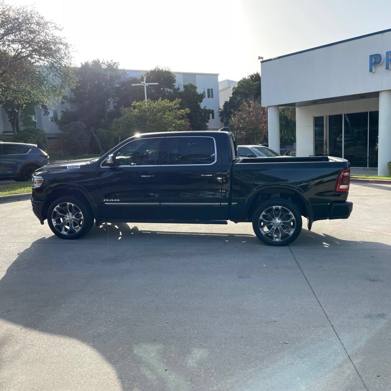 Used 2020 RAM 1500 Limited w/ Body Color Bumper Group RWD image 3
